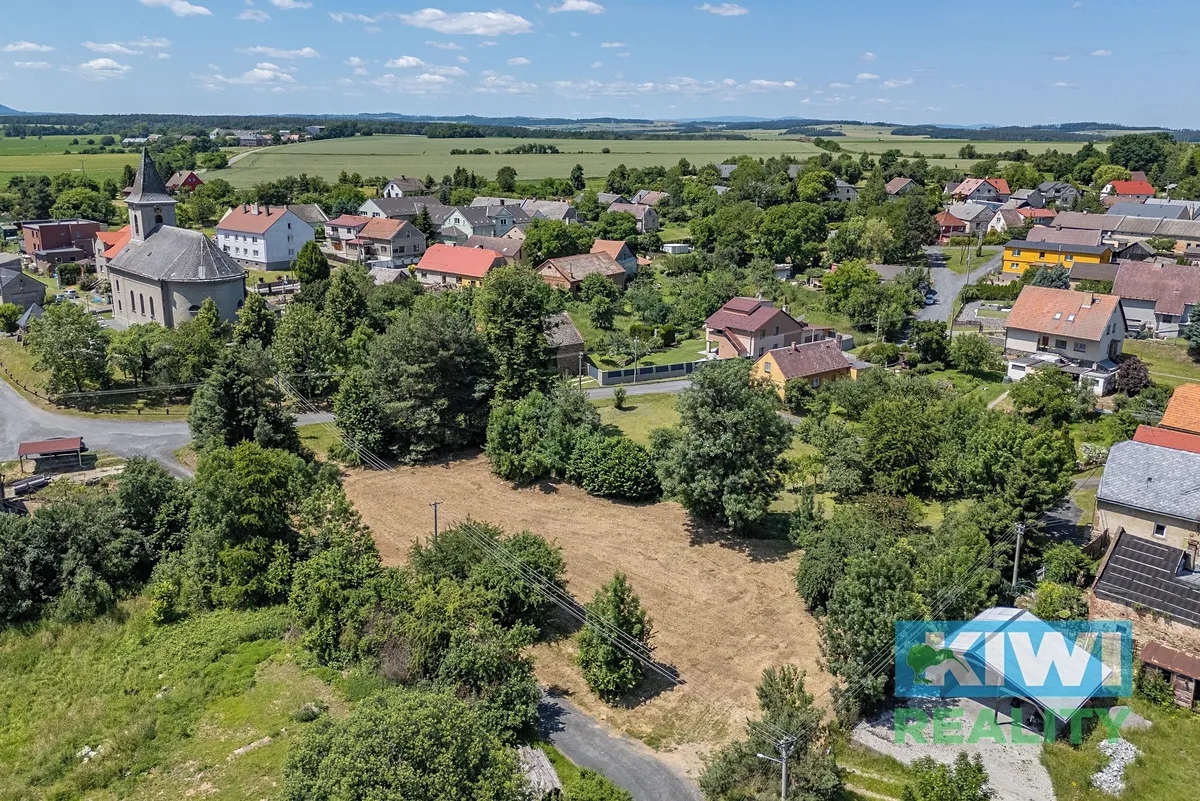 Prodej stavebního pozemku 1744 m²